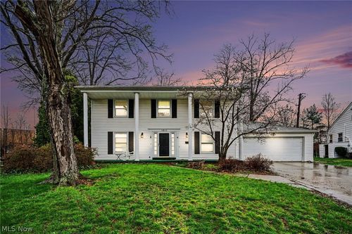1011 Chatham Pl, Rocky River, OH, 44116-2102 | Card Image