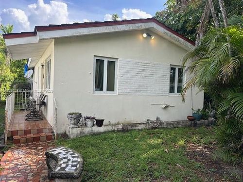 1985 Nw 57th St, Miami, FL, 33142-3057 | Card Image
