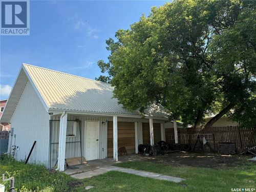 629 Henry St, Estevan, SK, S4A1M9 | Card Image