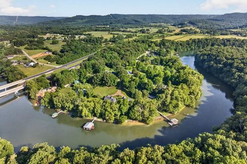 415 River Oaks Dr, Sparta, TN, 38583-7908 | Card Image