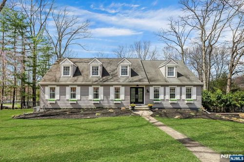 105 Apple Ridge Rd, Woodcliff Lake, NJ, 07677-8112 | Card Image