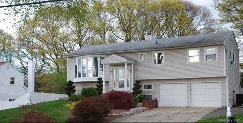 23 Ridge Ct, Hauppauge, NY, 11788-4748 | Card Image