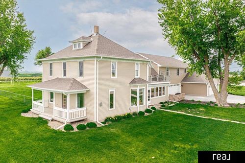 31506 Pioneer Trl, Treynor, IA, 51575-7156 | Card Image