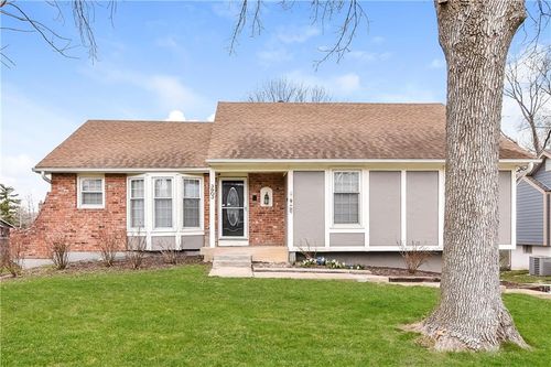 3903 Sw Linden Ln, Lee's Summit, MO, 64082-4668 | Card Image