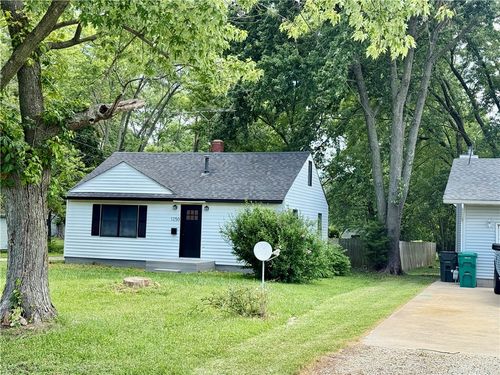 1250 S Lake Ridge Ave, Decatur, IL, 62521-4353 | Card Image