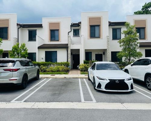 784-784 Ne 206th Ter, Miami, FL, 33179 | Card Image