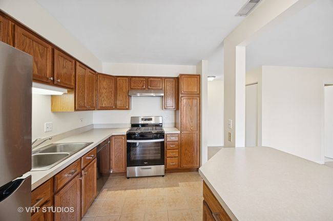 APT-205 - 1121-W Hinswood Dr, Condo with 2 bedrooms, 2 bathrooms and 1 parking in Darien IL | Image 7