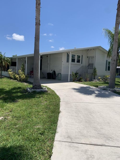9 Universidad Ln, Port St Lucie, FL, 34952-2344 | Card Image