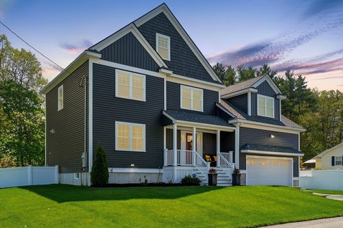8 Edgewood Rd, Middleton, MA, 01949-2338 | Card Image