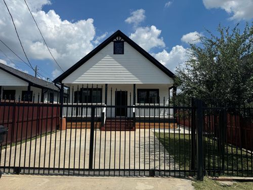 a-901 E 38th St, Houston, TX, 77022-4711 | Card Image