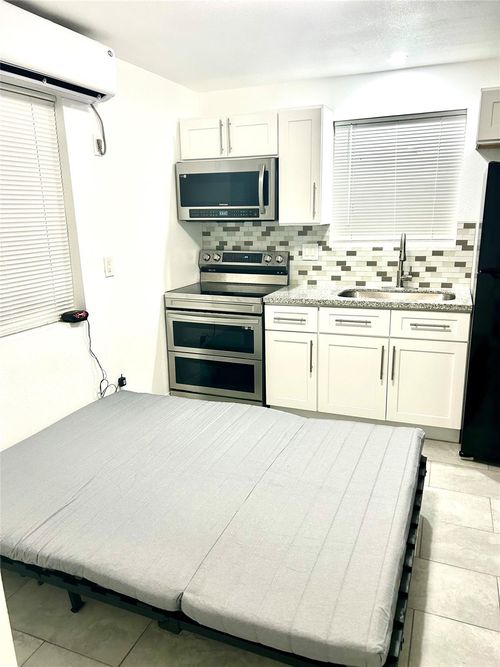 d-8006 Avenue B, Houston, TX, 77012-1304 | Card Image