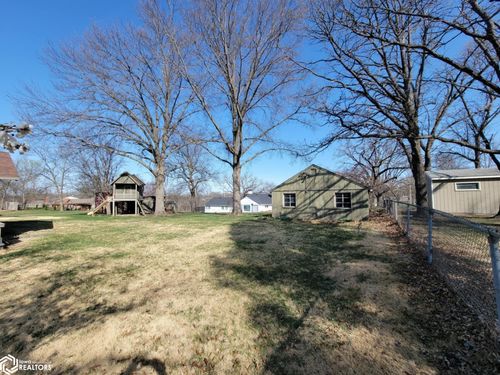 795 W Wall St, Centerville, IA, 52544-2137 | Card Image