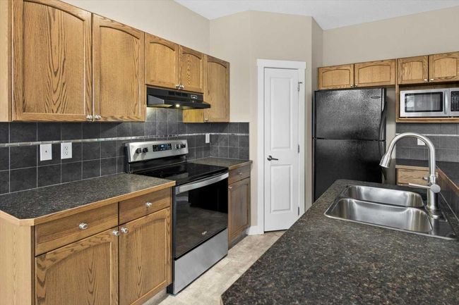 156 Rockyspring Grove Nw, Townhouse with 3 bedrooms, 3 bathrooms and 2 parking in Calgary AB | Image 4