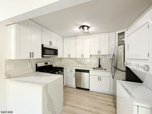135 Falcon Ridge Way N, Hamburg, NJ, 07419-1147 | Card Image