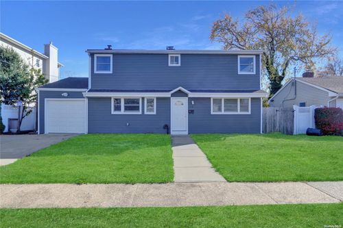 118 Brighton Way, Merrick, NY, 11566-5022 | Card Image