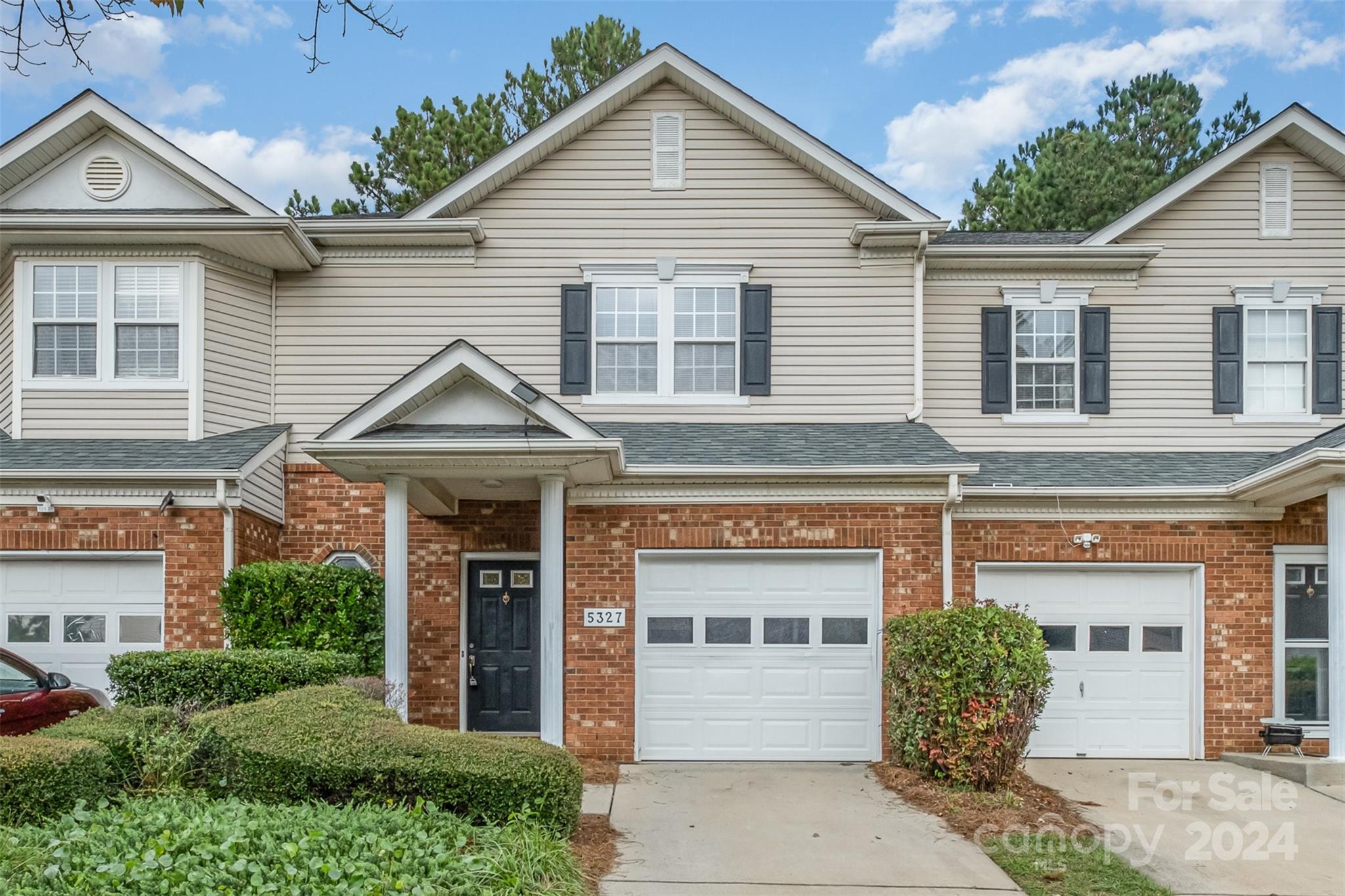 Waverly Lynn Ln, Charlotte, NC 28269