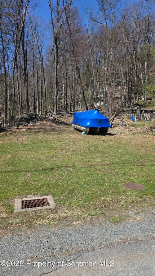 155 Forrest St, Greentown, PA, 18426-3039 | Card Image