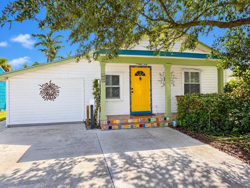 806 N M St, Lake Worth Beach, FL, 33460-2641 | Card Image