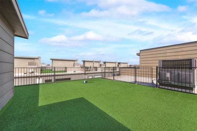 Rooftop patio with turf | Image 22