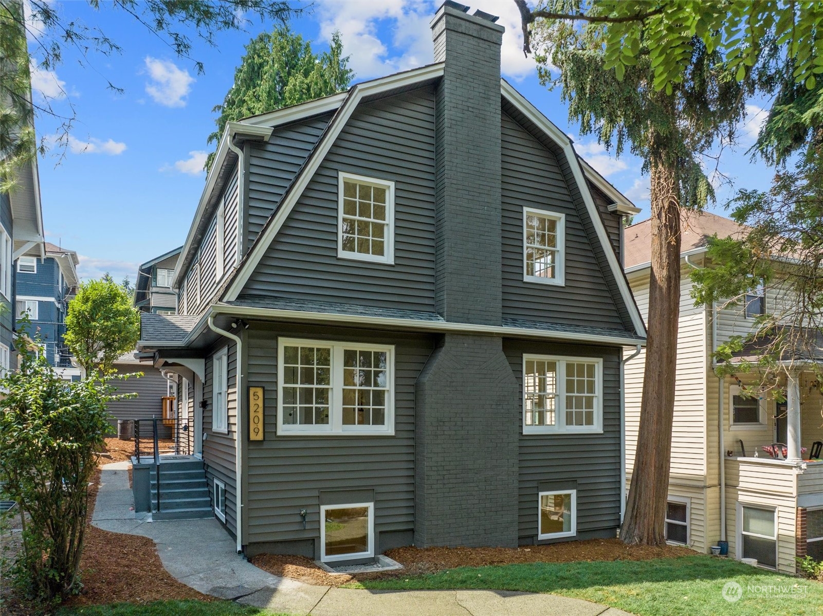 19th Ave, Seattle, WA 98105