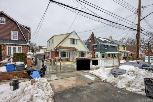 10424 208th St, Queens Village, NY, 11429-1412 | Card Image