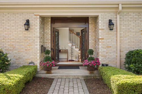 21-21 Avon St S, Saint Paul, MN, 55105-3301 | Card Image