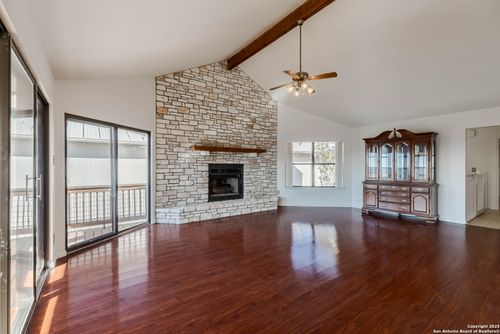 107 Mesa Del Sol, Kerrville, TX, 78028-9148 | Card Image