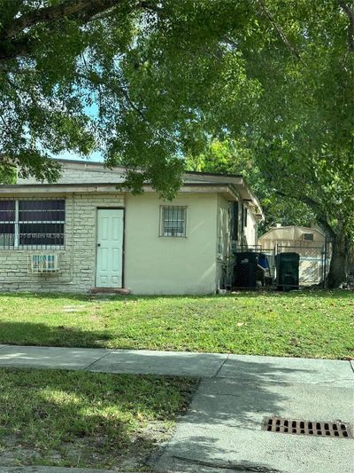 1300 Sw 58th Ave, House other with 5 bedrooms, 2 bathrooms and null parking in West Miami FL | Image 1