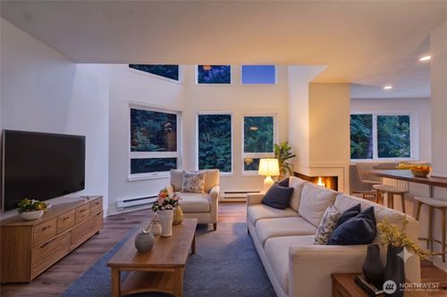 8-3423 W Government Way, Seattle, WA, 98199-1354 | Card Image