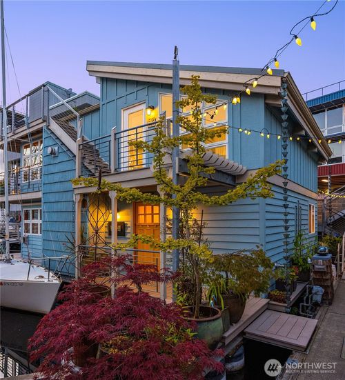 slip-15-933 N Northlake Way, Seattle, WA, 98103-8874 | Card Image