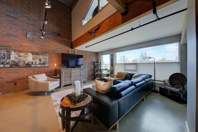 Living Area | Image 10