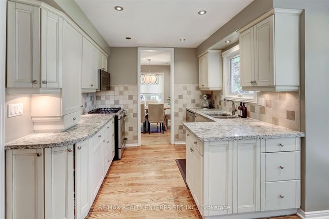 1648 Angela Cres, House other with 4 bedrooms, 2 bathrooms and 4 parking in Mississauga ON | Image 11