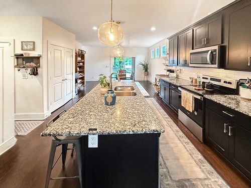 2214 24th Ave N, Nashville, TN, 37208-1008 | Card Image