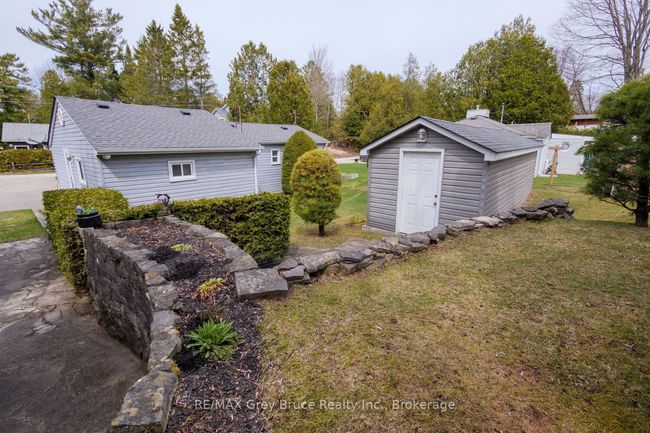 12 Guelph St, House other with 3 bedrooms, 1 bathrooms and 4 parking in Sauble Beach ON | Image 24