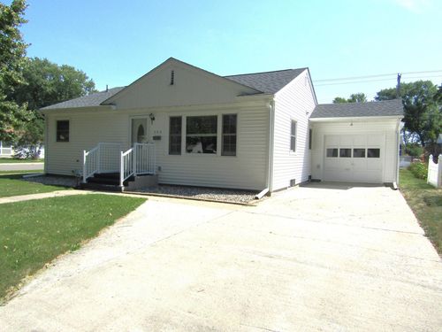302 S 12th St, Montevideo, MN, 56265-2051 | Card Image
