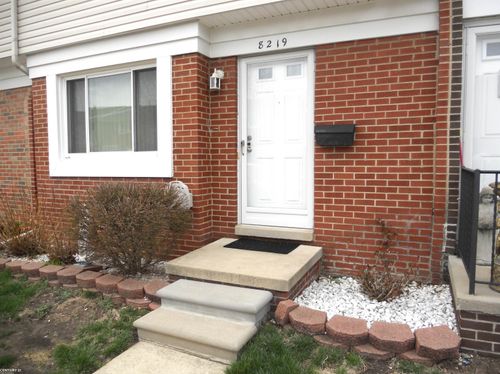 8219 Dartmouth Dr, Warren, MI, 48093-2814 | Card Image