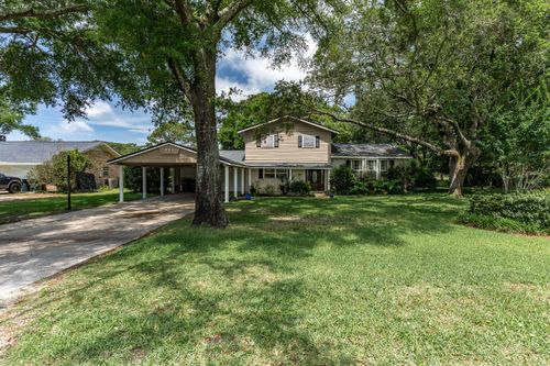 631 Country Club Ave Ne, Fort Walton Beach, FL, 32547-1727 | Card Image