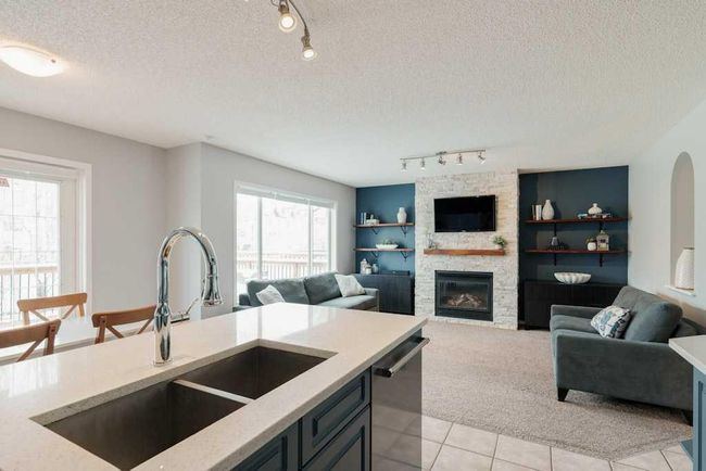 145 Douglas Glen Manor Se, Home with 3 bedrooms, 3 bathrooms and 4 parking in Calgary AB | Image 12