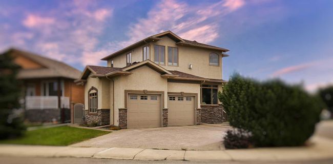 101 Grizzly Terrace N, Home with 5 bedrooms, 3 bathrooms and 4 parking in Lethbridge AB | Image 2