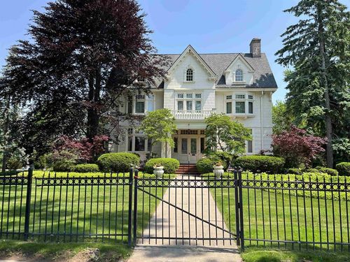 402 E Wisconsin Avenue, NEENAH, WI, 54956 | Card Image