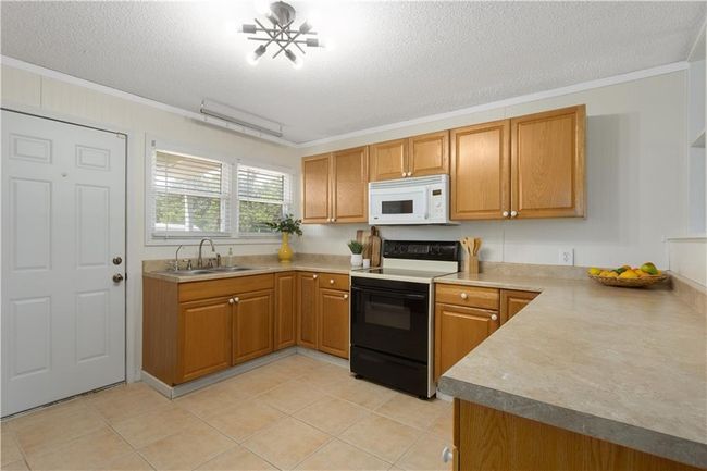 9616 Lake Lotawana Dr, House other with 3 bedrooms, 2 bathrooms and null parking in Lees Summit MO | Image 14