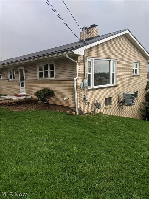 51392 Breezy Hill Rd, Saint Clairsville, OH, 43950-9385 | Card Image