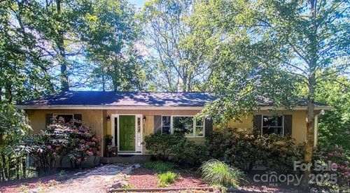 212 White Pine Rd S, Blowing Rock, NC, 28605-6370 | Card Image