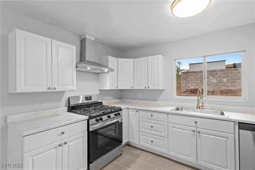 4425 Swandale Ave, Las Vegas, NV, 89121-7151 | Card Image