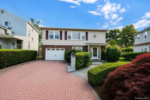 19 Storey Ln, Yonkers, NY, 10710-4411 | Card Image