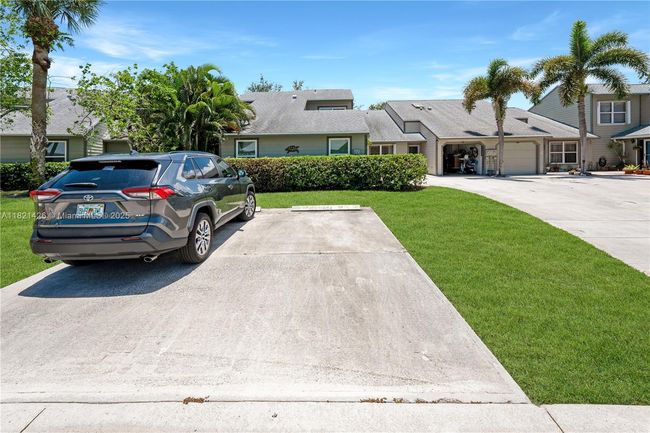 894 Ne Sandalwood Pl, Townhouse with 3 bedrooms, 3 bathrooms and null parking in Jensen Beach FL | Image 40