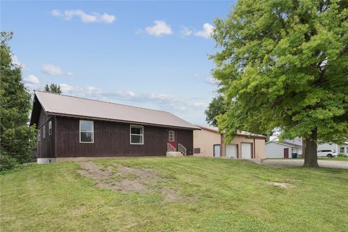 1009 W 1st St, Vinton, IA, 52349-1005 | Card Image