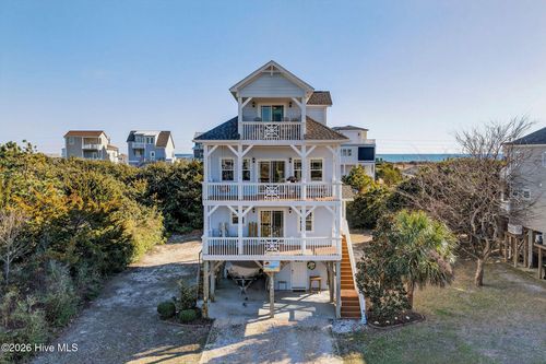 122 Old Village Ln, N Topsail Beach, NC, 28460-8132 | Card Image