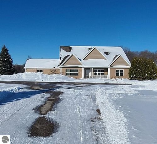 3255 Mahoney Drive, Traverse City, MI, 49686 | Card Image
