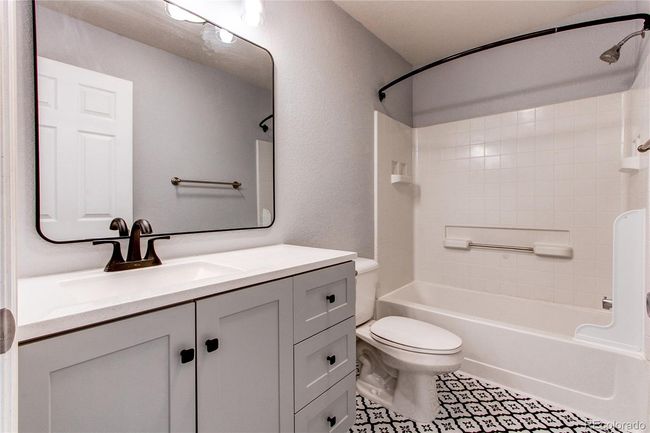 Upstairs Bathroom #2 | Image 37